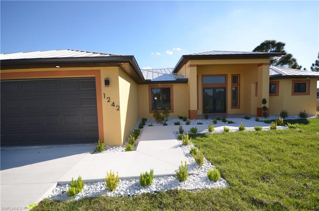 1242 Hathor St E Property Photo 14
