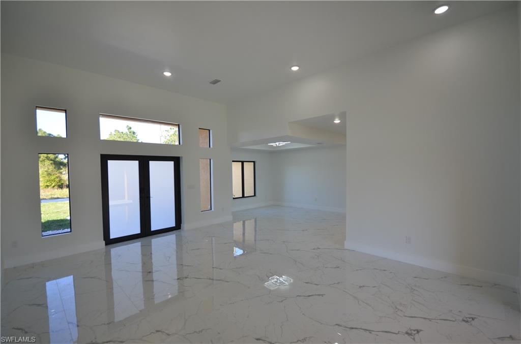 1242 Hathor St E Property Photo 17
