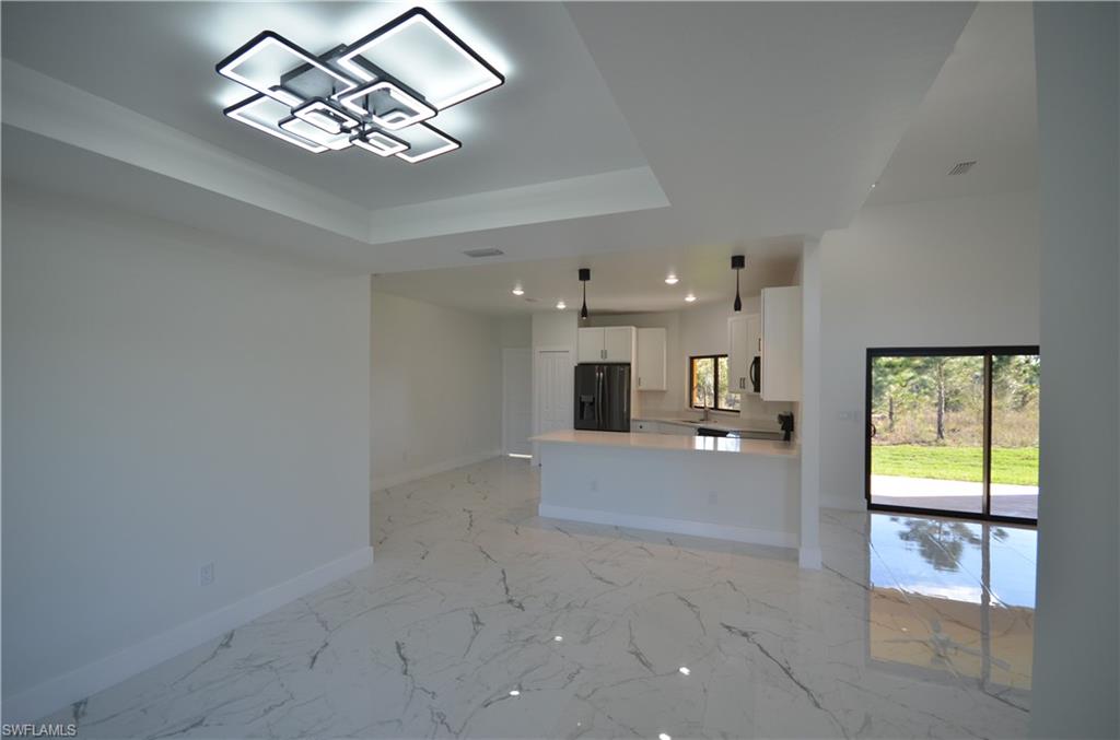 1242 Hathor St E Property Photo 20
