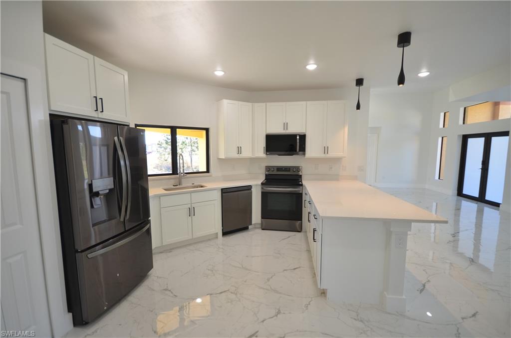 1242 Hathor St E Property Photo 21