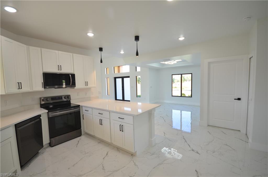 1242 Hathor St E Property Photo 22