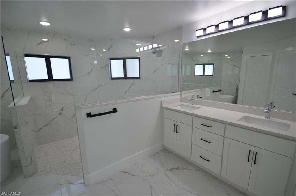 1242 Hathor St E Property Photo 40