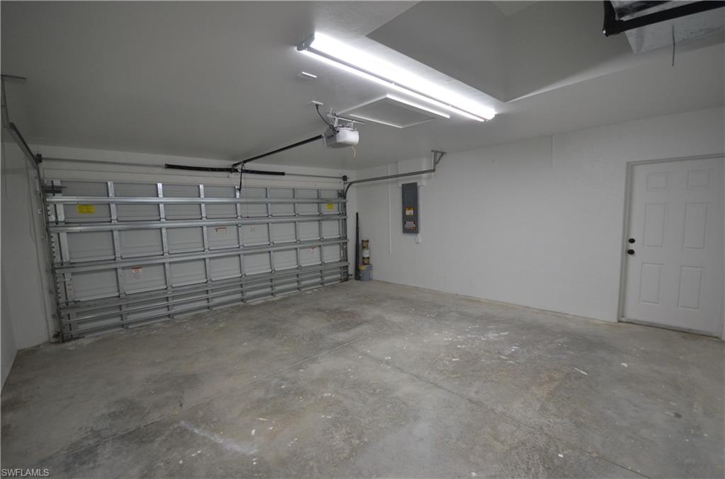 1242 Hathor St E Property Photo 47