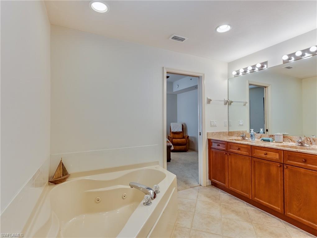 10060 Lake Cove Dr # 102 Property Photo 17