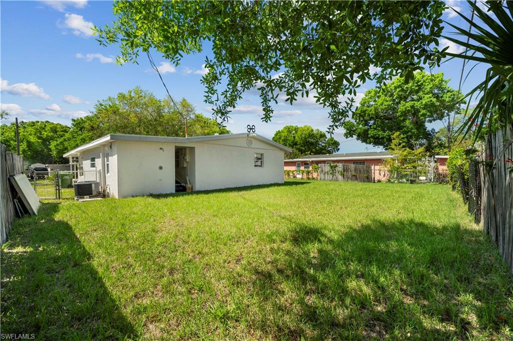 2345 Floyd St Property Photo 27