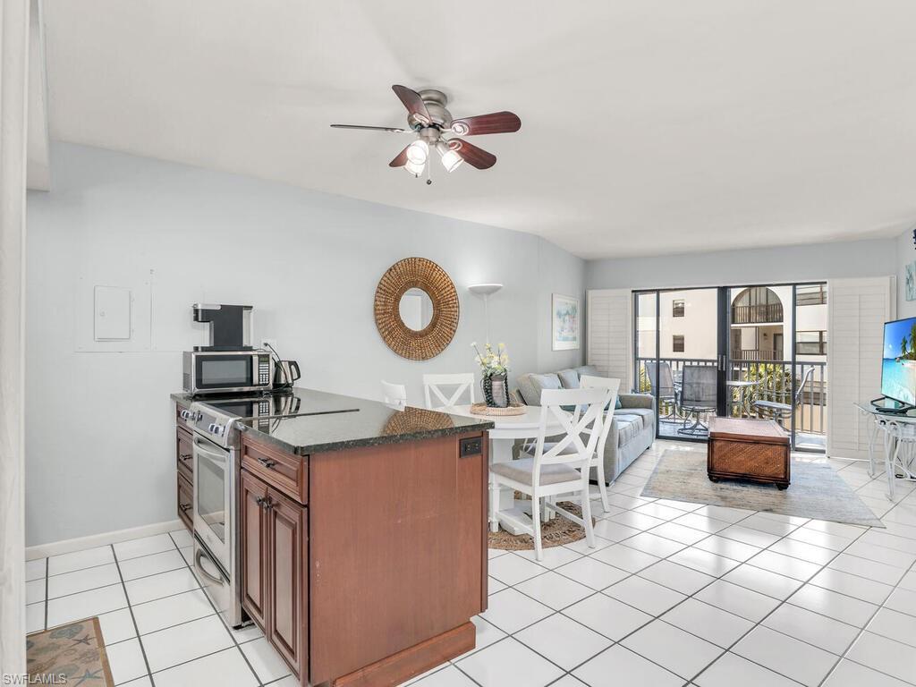 1027 Anglers Cv # 402 Property Photo 9