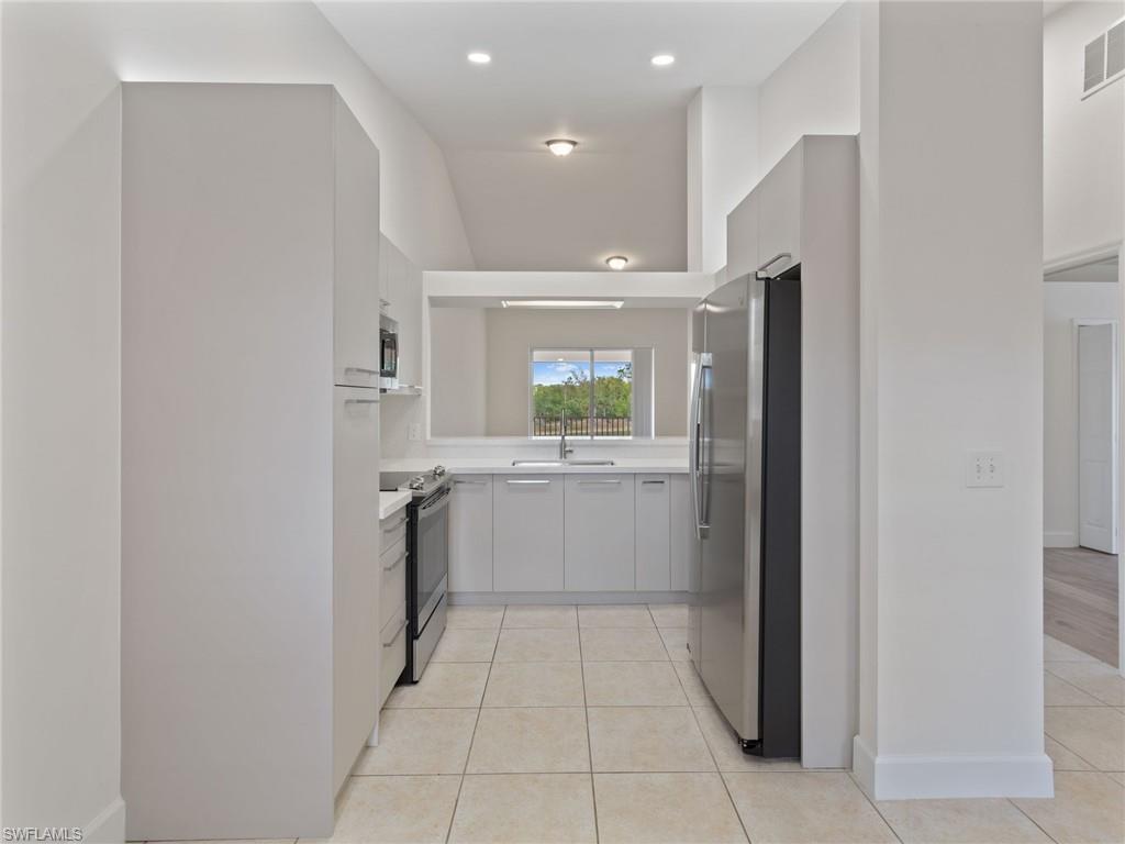 445 Robin Hood Cir # 202 Property Photo 6