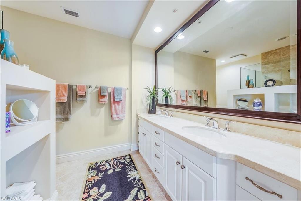 5068 Annunciation Cir # 4306 Property Photo 17