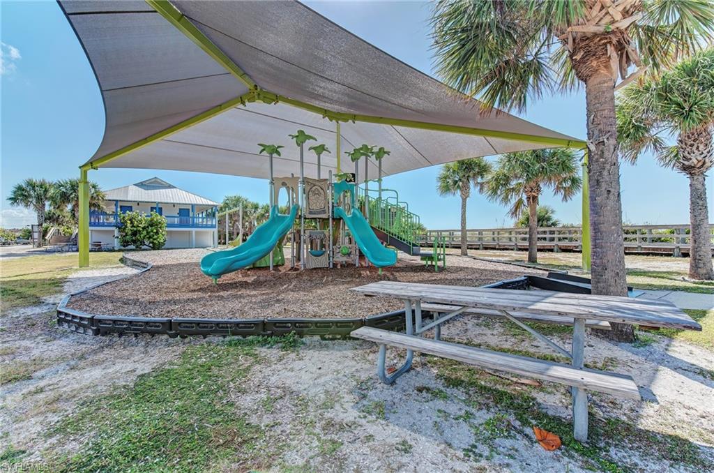 37 Dock Dr Property Photo 12