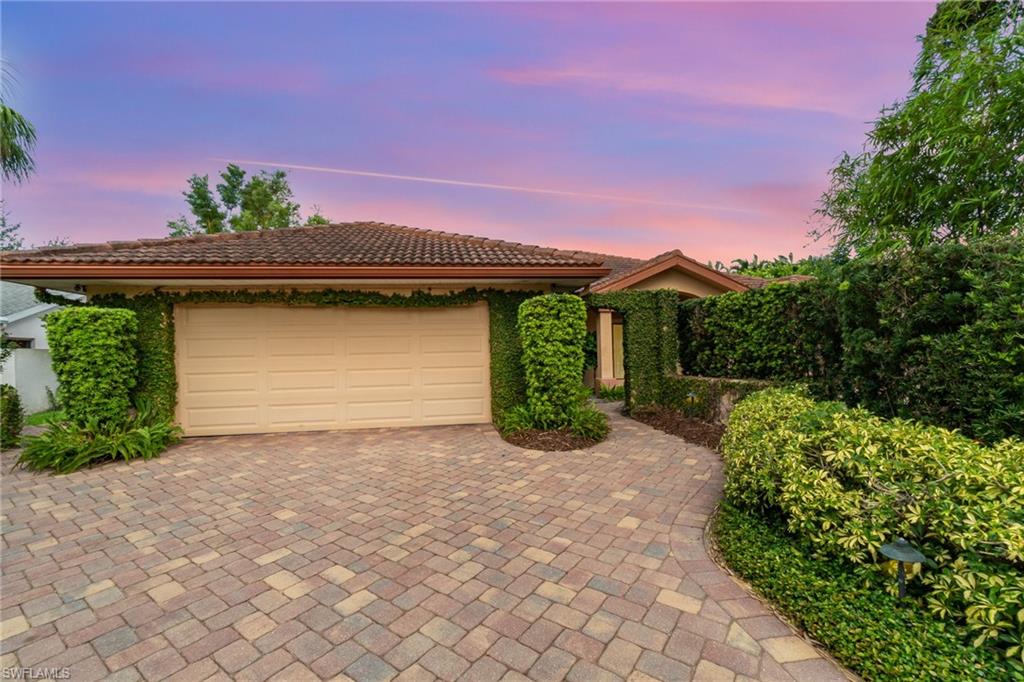 15854 Gleneagle Ct Property Photo 2