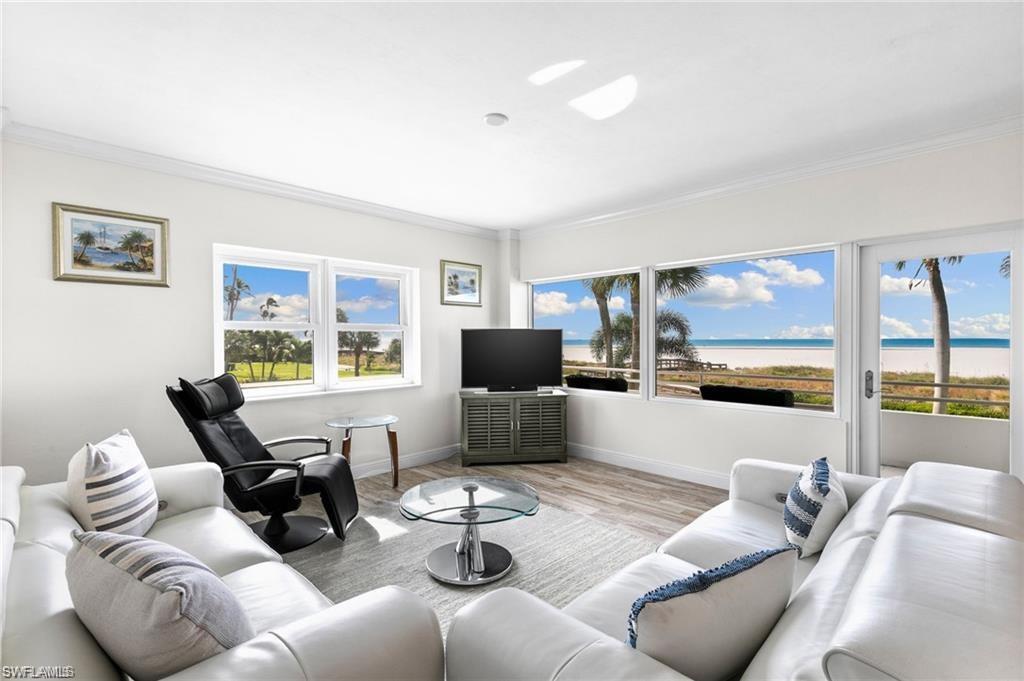 240 Seaview Ct # 211 Property Photo 1