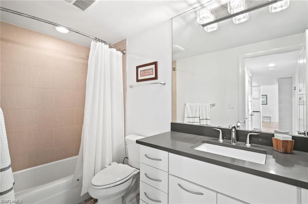 240 Seaview Ct # 211 Property Photo 12