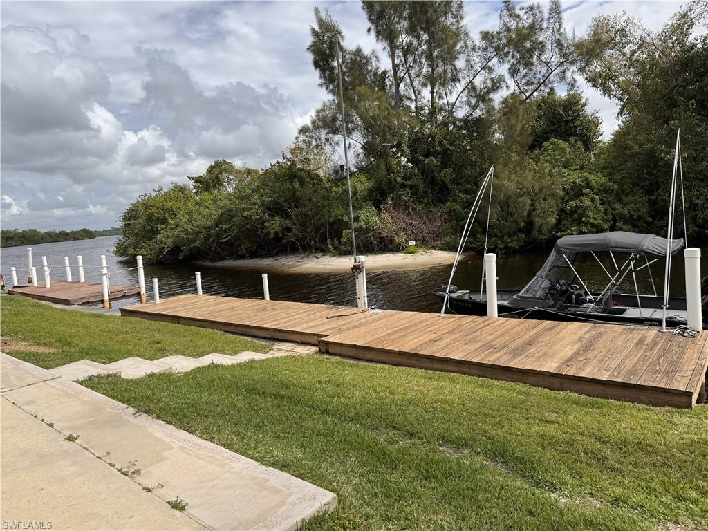 350 Shoreland Dr Property Photo 3
