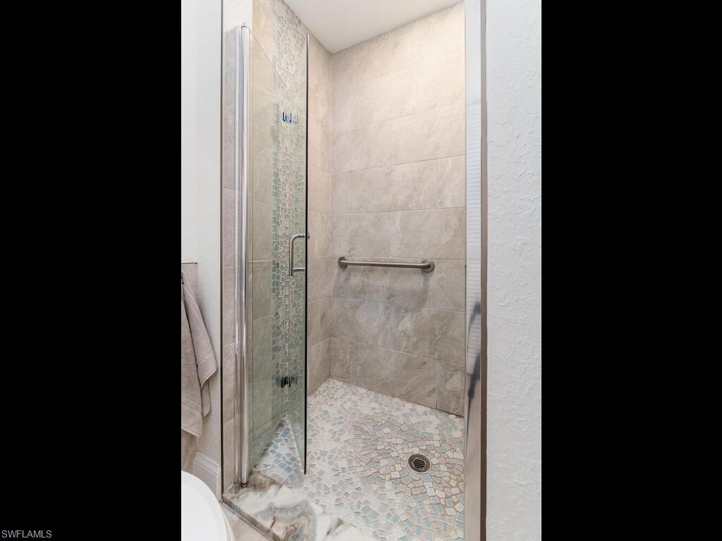 1220 Se 40th St # 8 Property Photo 8