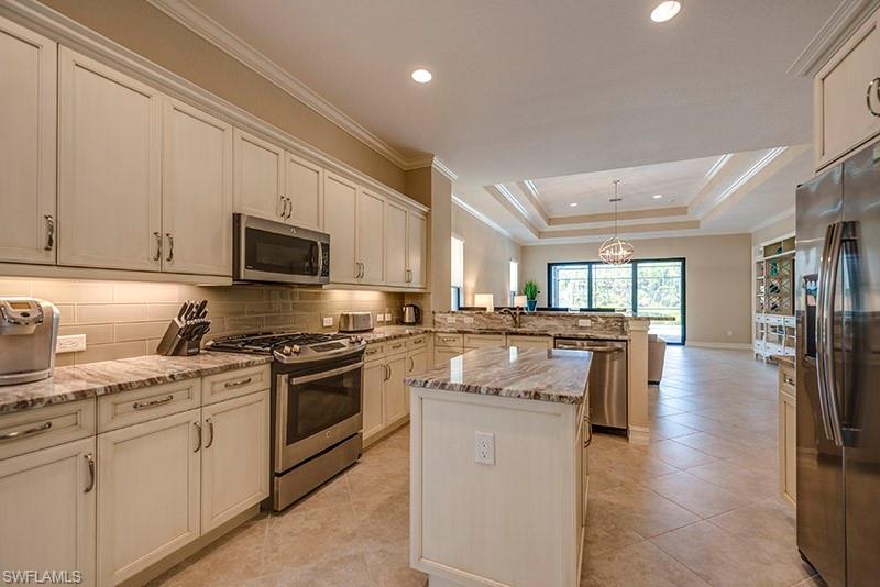 6564 Roma Way Property Photo 9