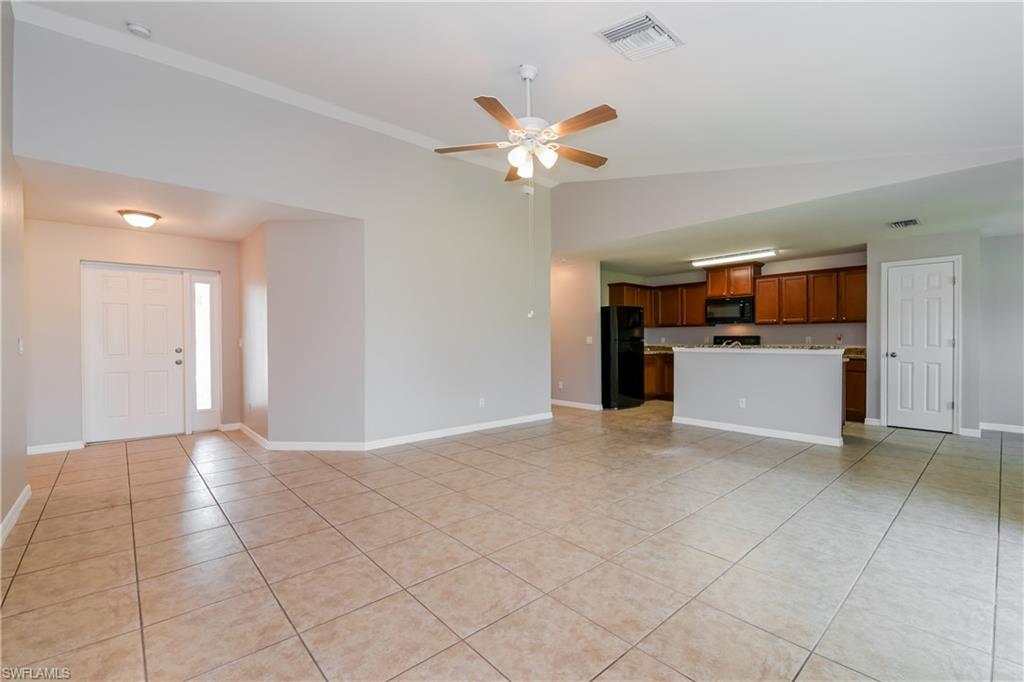 1606 Sw 27th Ter Property Photo 3