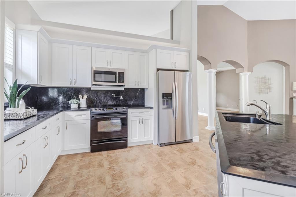 9754 Wilshire Lakes Blvd Property Photo 3