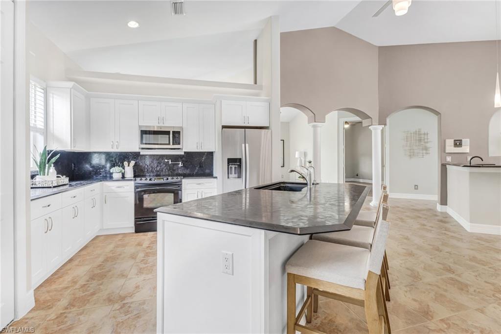 9754 Wilshire Lakes Blvd Property Photo 4