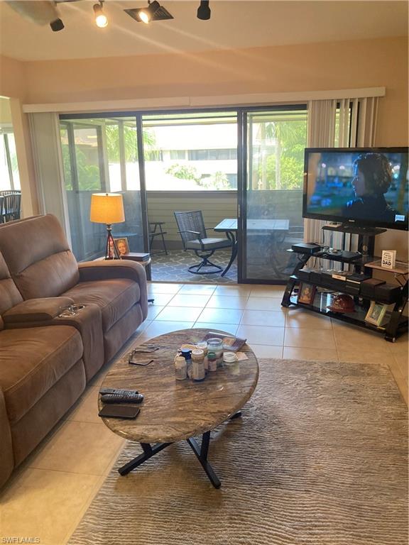 64 4th St # B201 Property Photo 3