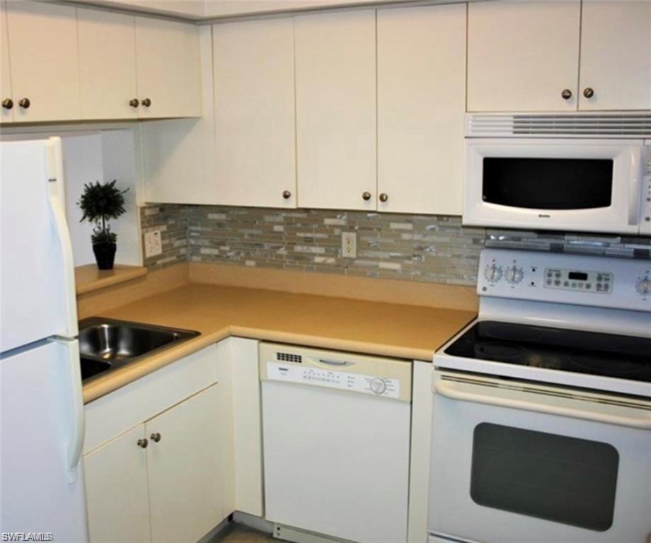8358 Bernwood Cove Loop # 704 Property Photo 6