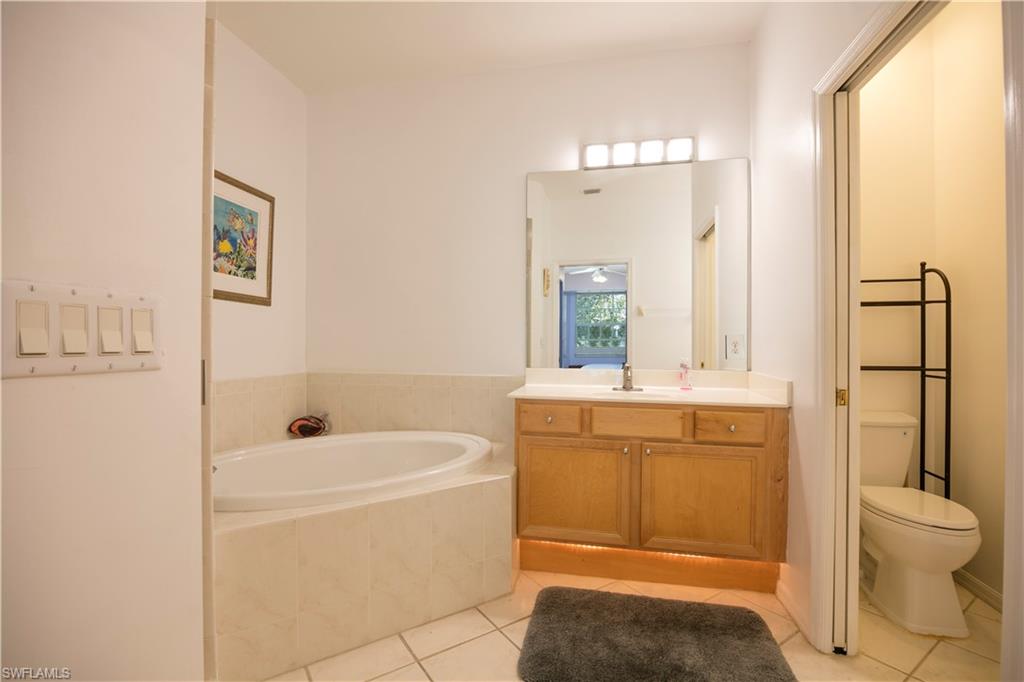 3964 Bishopwood Ct E # 202 Property Photo 12
