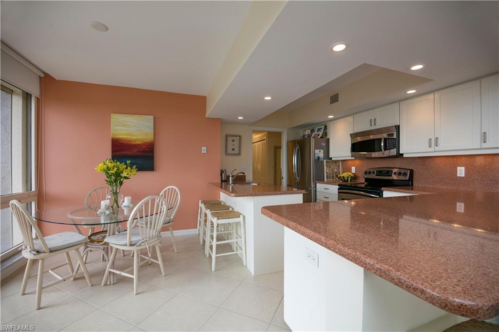 4051 Gulf Shore Blvd N # 700 Property Photo 2