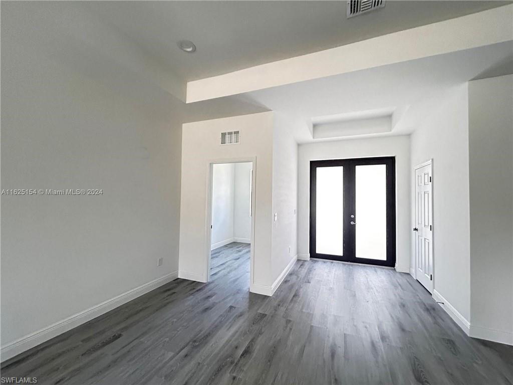 2901 Leeland Heights Blvd Property Photo 6