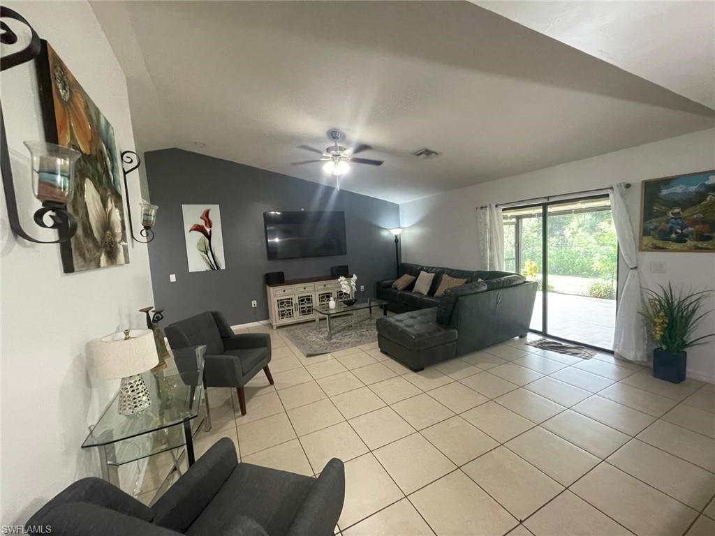 255 Lunette St Property Photo 4