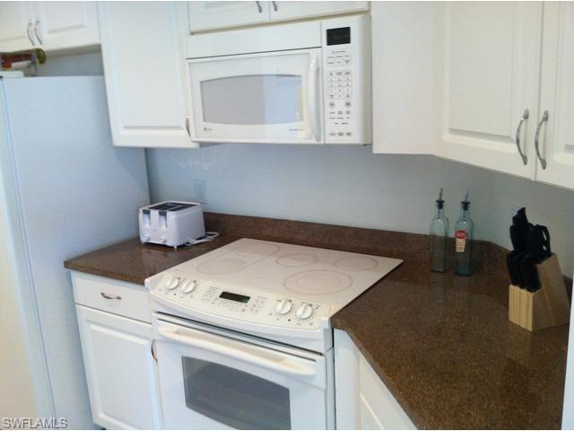 1370 Sweetwater Cv # 102 Property Photo 10