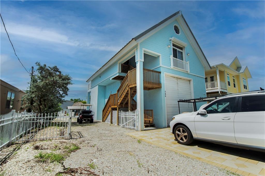 540 Coconut Ave Property Photo 3