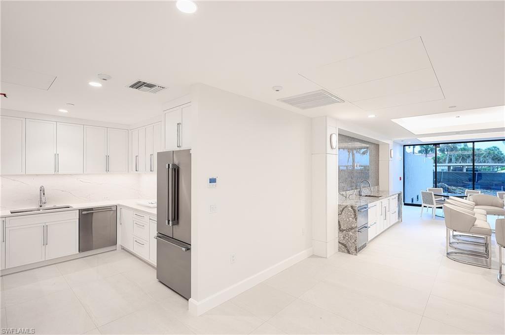 4001 Gulf Shore Blvd N # 105 Property Photo 18