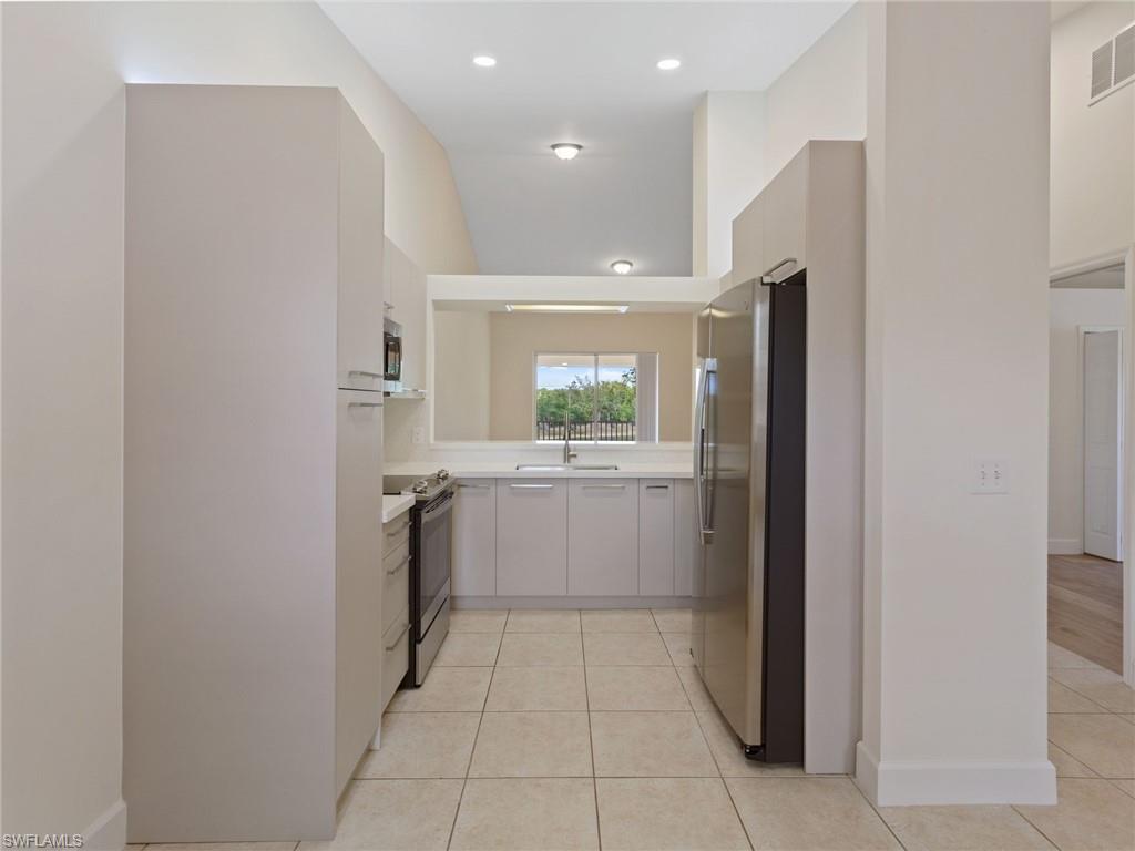 445 Robin Hood Cir # 202 Property Photo 6