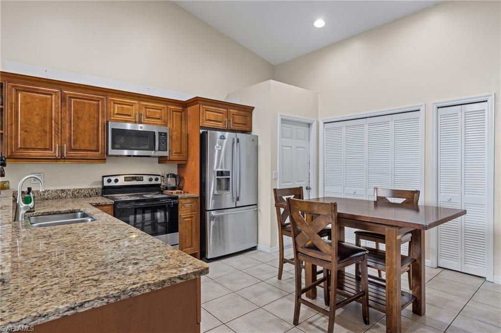 12540 Eagle Pointe Cir Property Photo 9