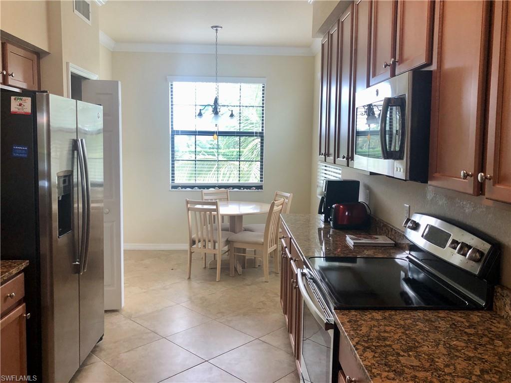 9731 Acqua Ct # 521 Property Photo 6