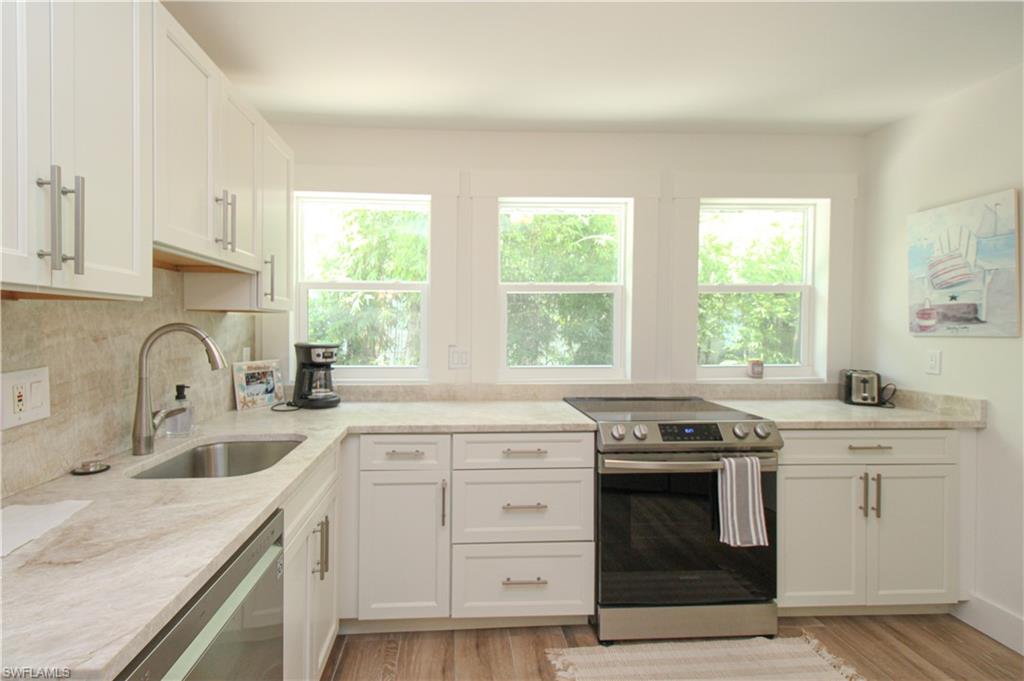 1325 Gordon Dr Property Photo 2