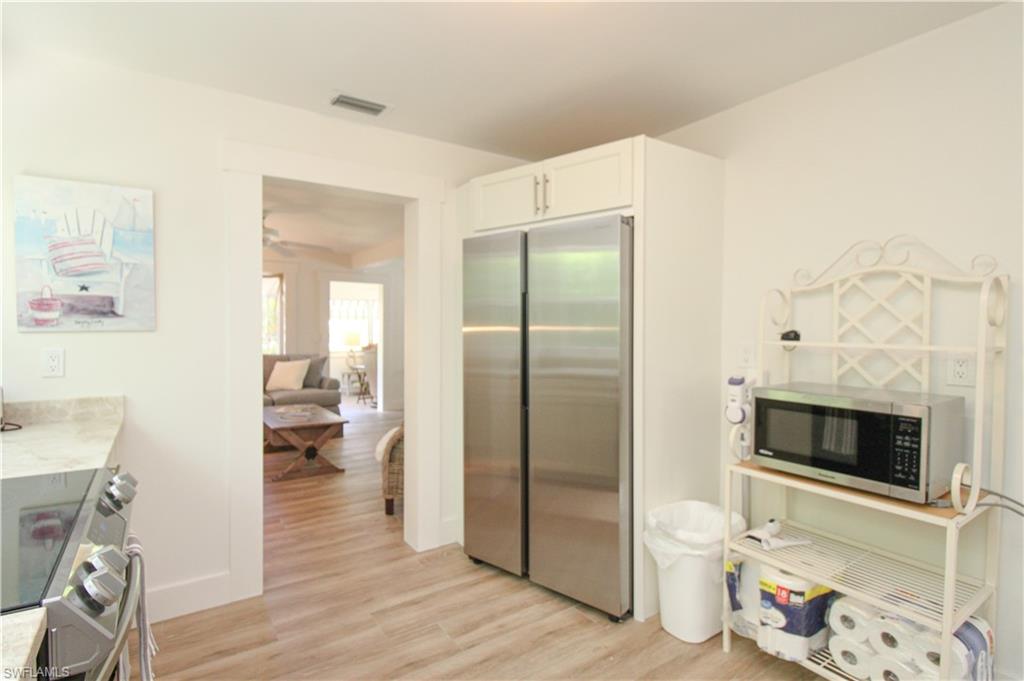 1325 Gordon Dr Property Photo 3