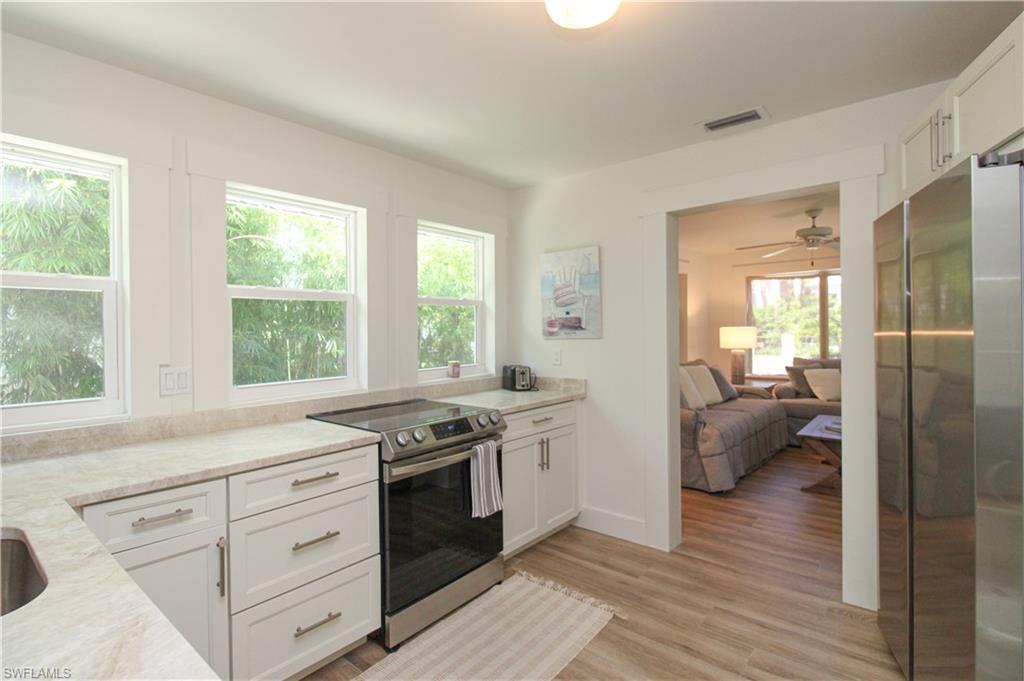 1325 Gordon Dr Property Photo 6