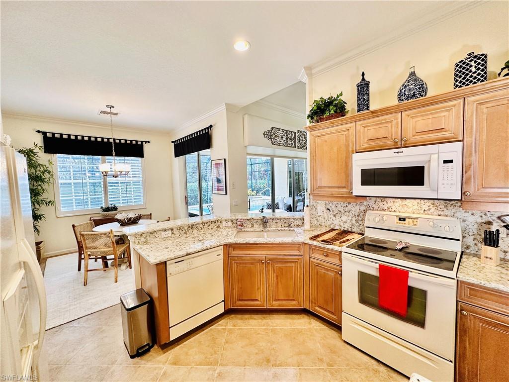 16152 Parque Ln Property Photo 10