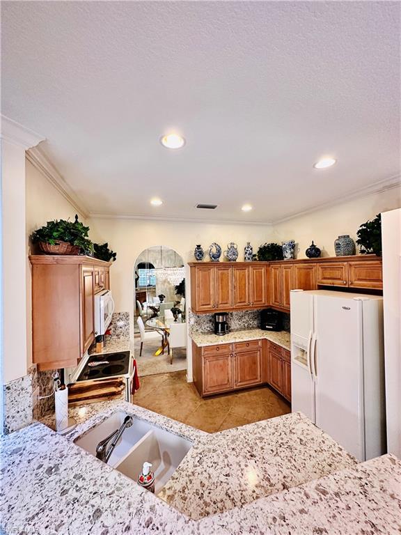 16152 Parque Ln Property Photo 11