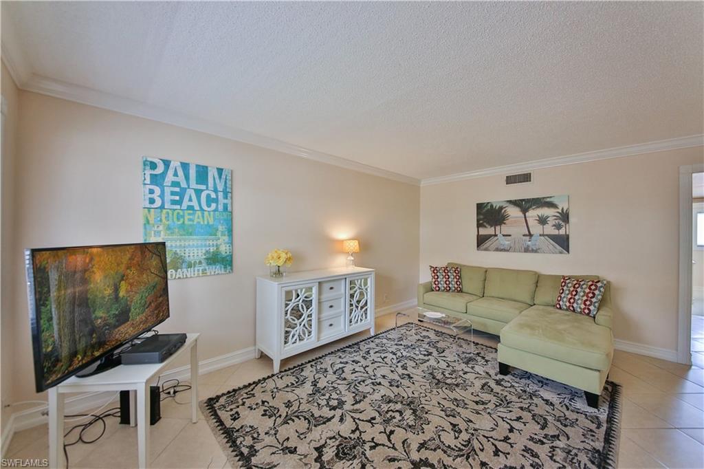 1100 Gulf Shore Blvd N # 207 Property Photo 2