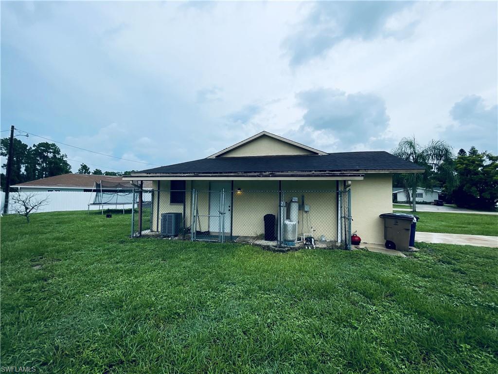 2807 E 8th St Property Photo 5