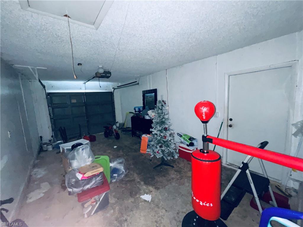 2807 E 8th St Property Photo 10