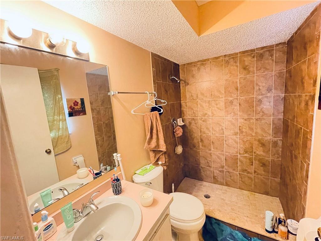 2807 E 8th St Property Photo 12