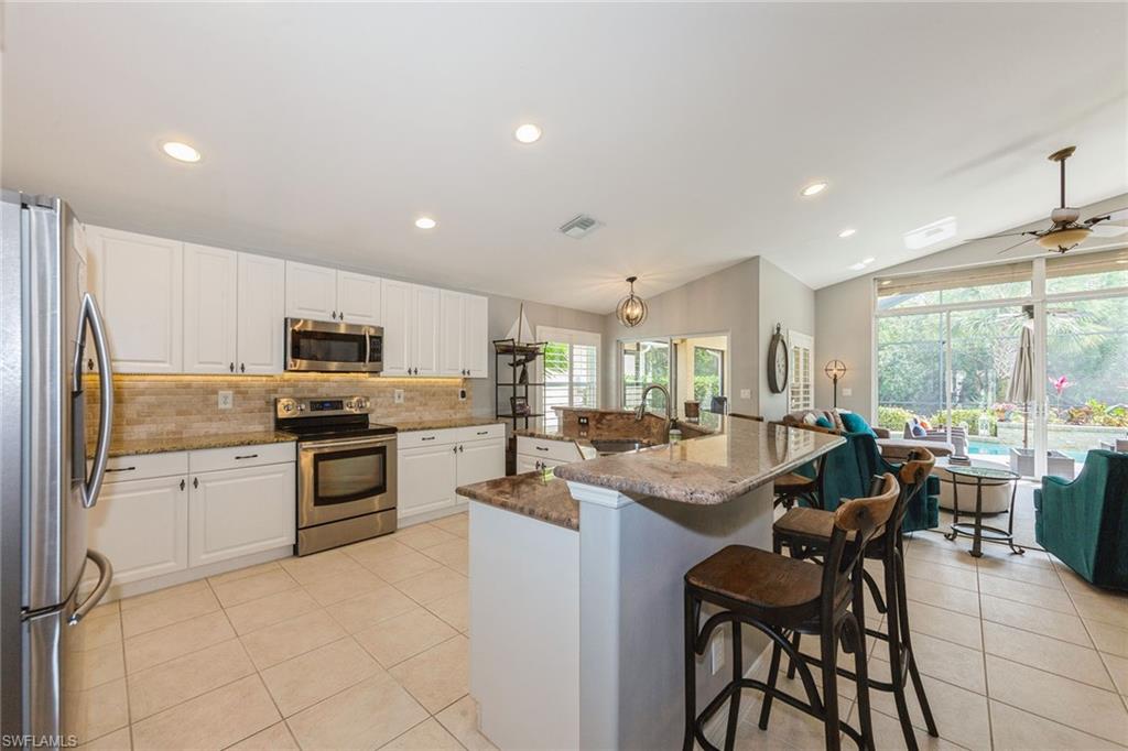 2438 Butterfly Palm Dr Property Photo 6