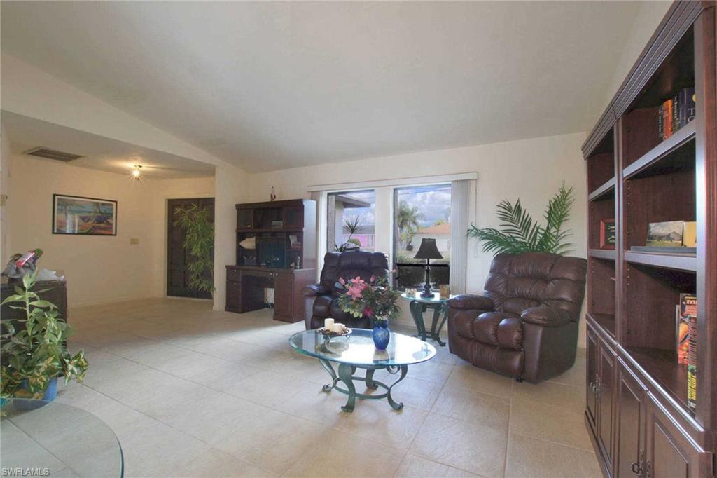 1422 Se 12th Ter Property Photo 8