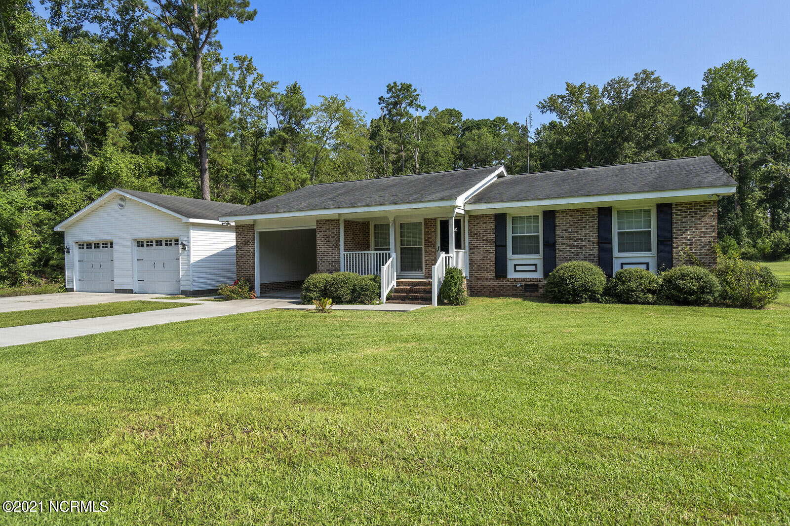 427 Wooded Acres Road Property Photo 1