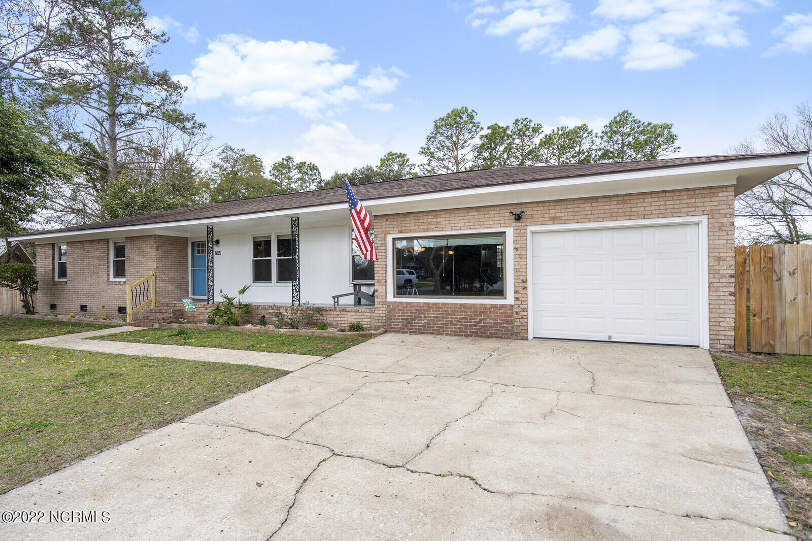 805 Kings Grant Road Property Photo 1