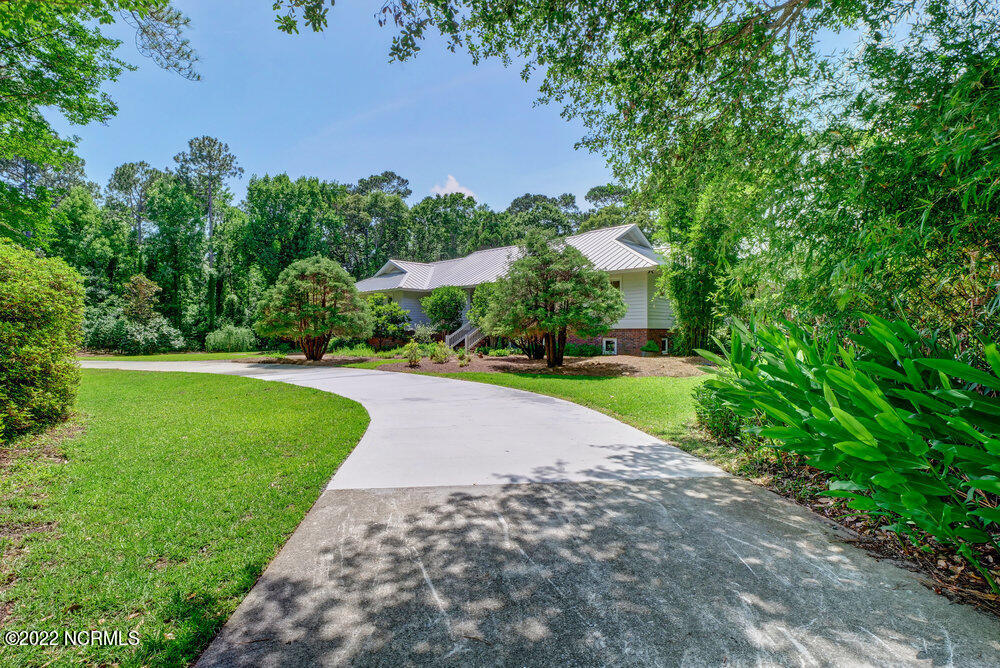 605 Ravenswood Road Property Photo 1