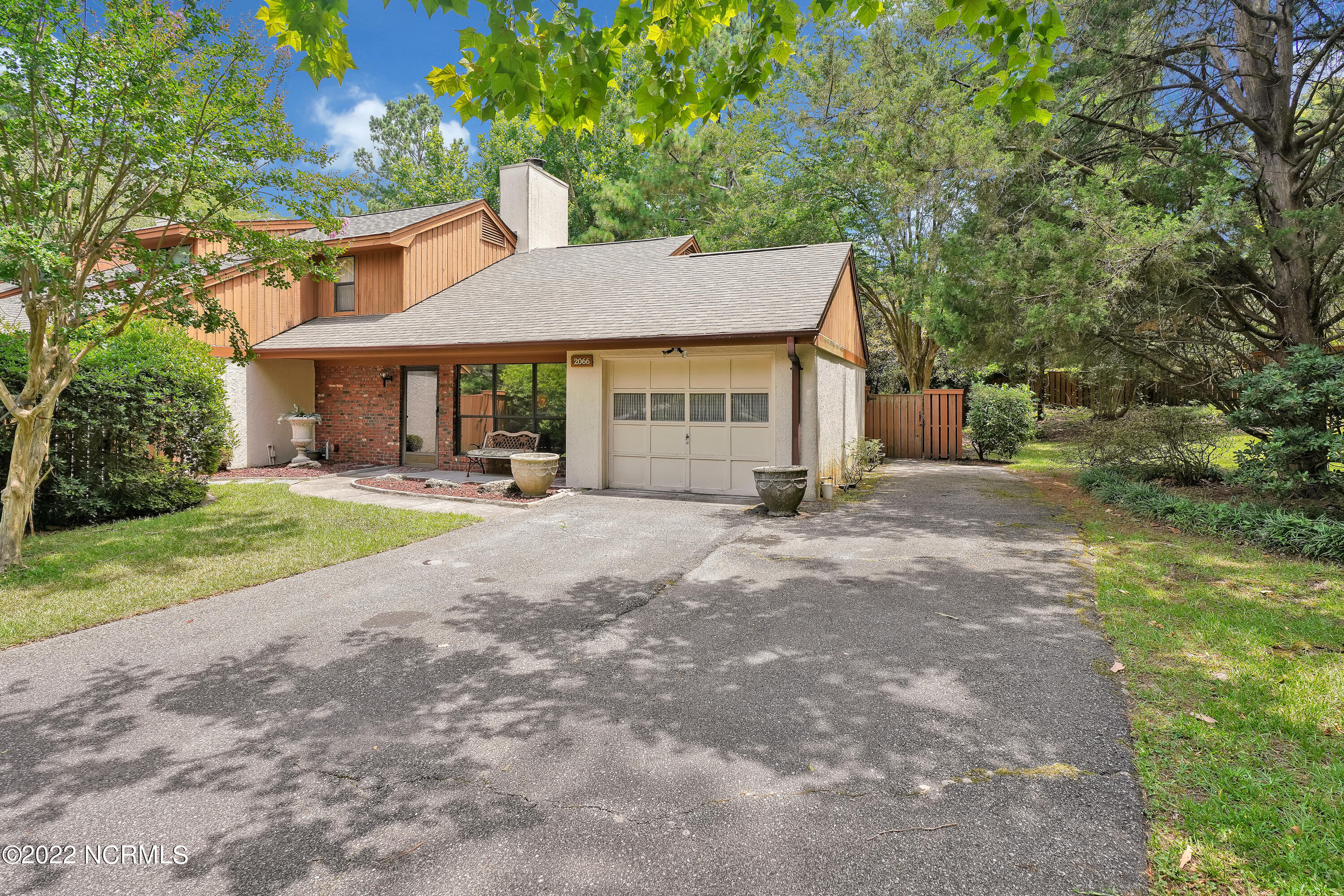2066 Albert Circle Property Photo 1