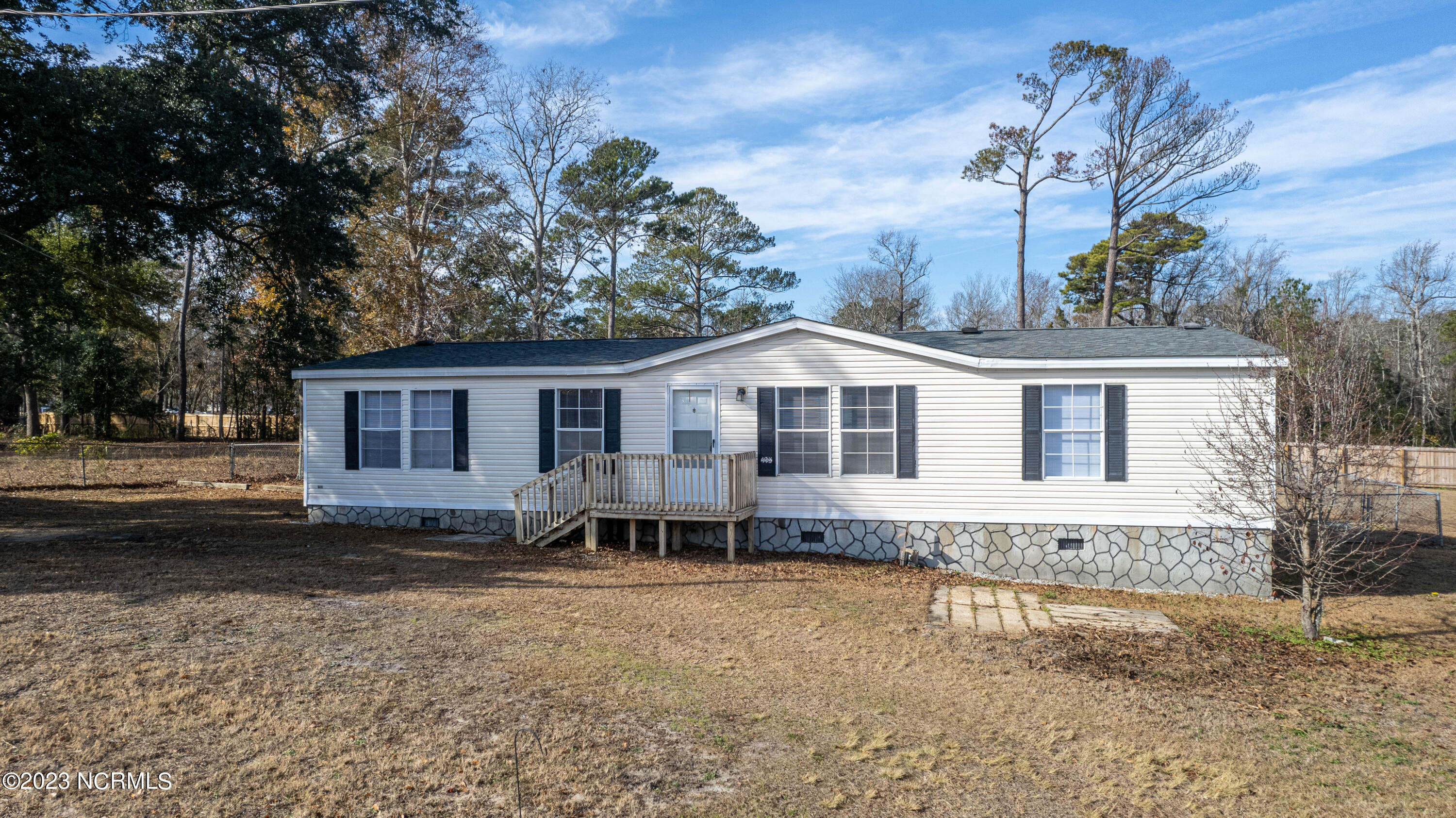 423 Henderson Court Property Photo 1